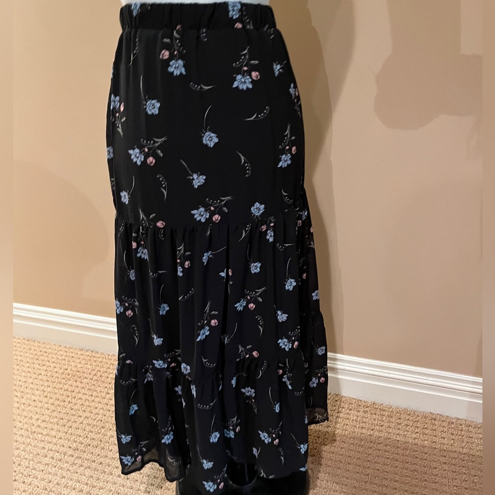 H&M black floral maxi skirt NWT